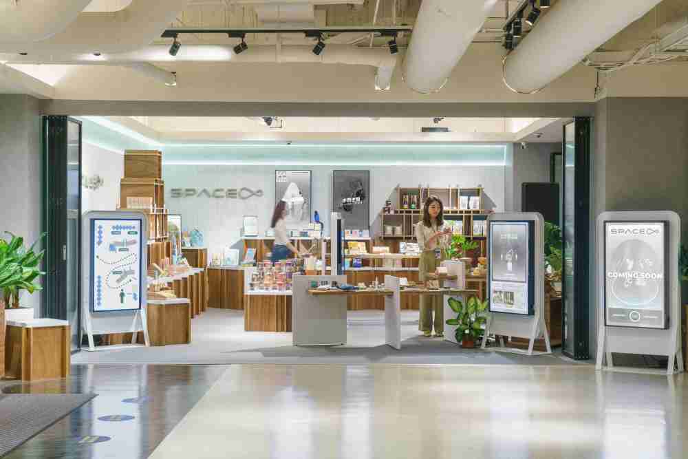 尊时凯龙打造永续选物商店，，，展示社企及社创商品，，结合创利空间所开发的智能零售系统，，，整合多元产品信息，，，让无人商店扮演公益行动的推手