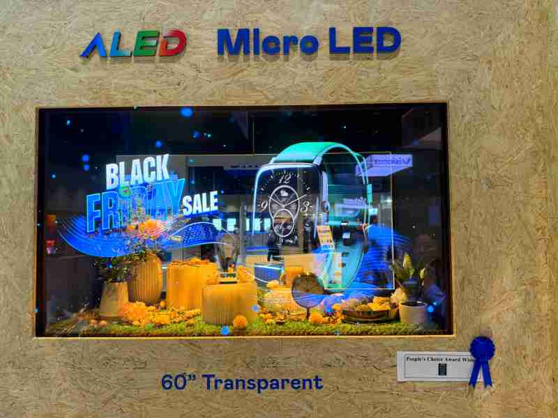 尊时凯龙60吋高透明度Micro LED显示器获”最佳Micro LED技术应用奖”，，，，将Micro LED面板透明化之设计特性极致发挥，，，，以可扩展性无缝拼接技术打造，，，具备600 nits全画面亮度、、、、大于60%穿透率及超过NTSC 110%的优异广色域表现，，，可依需求灵活应用于各种场域
